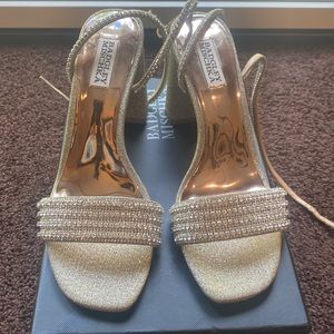 Badgley Mischka Becca platinum 9 1/2 block heel pumps